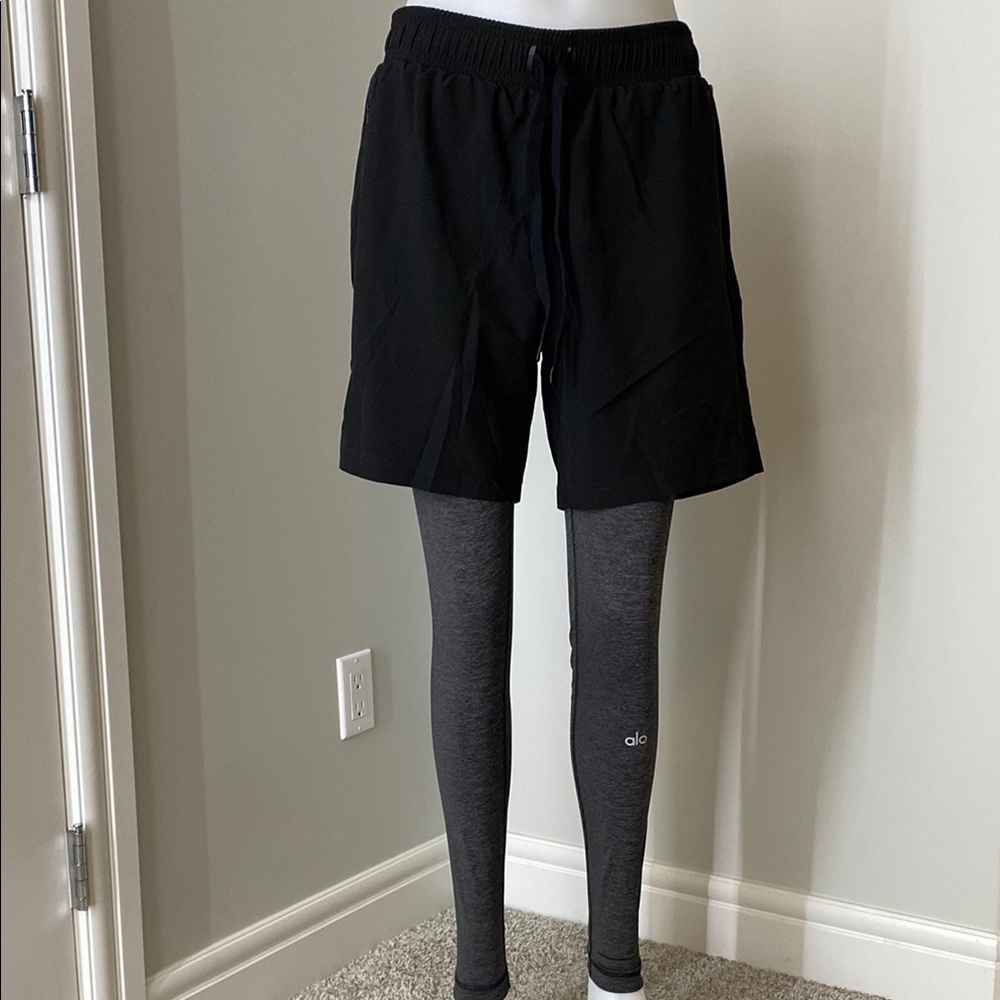 ALO Yoga Men’s workout pants. XL 
Black shorts with built in grey leggings.
